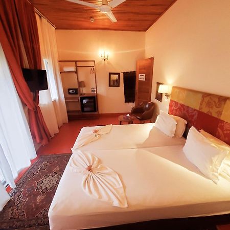 Golden Hill Parker Hotel Elmina Exterior photo