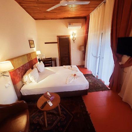 Golden Hill Parker Hotel Elmina Exterior photo