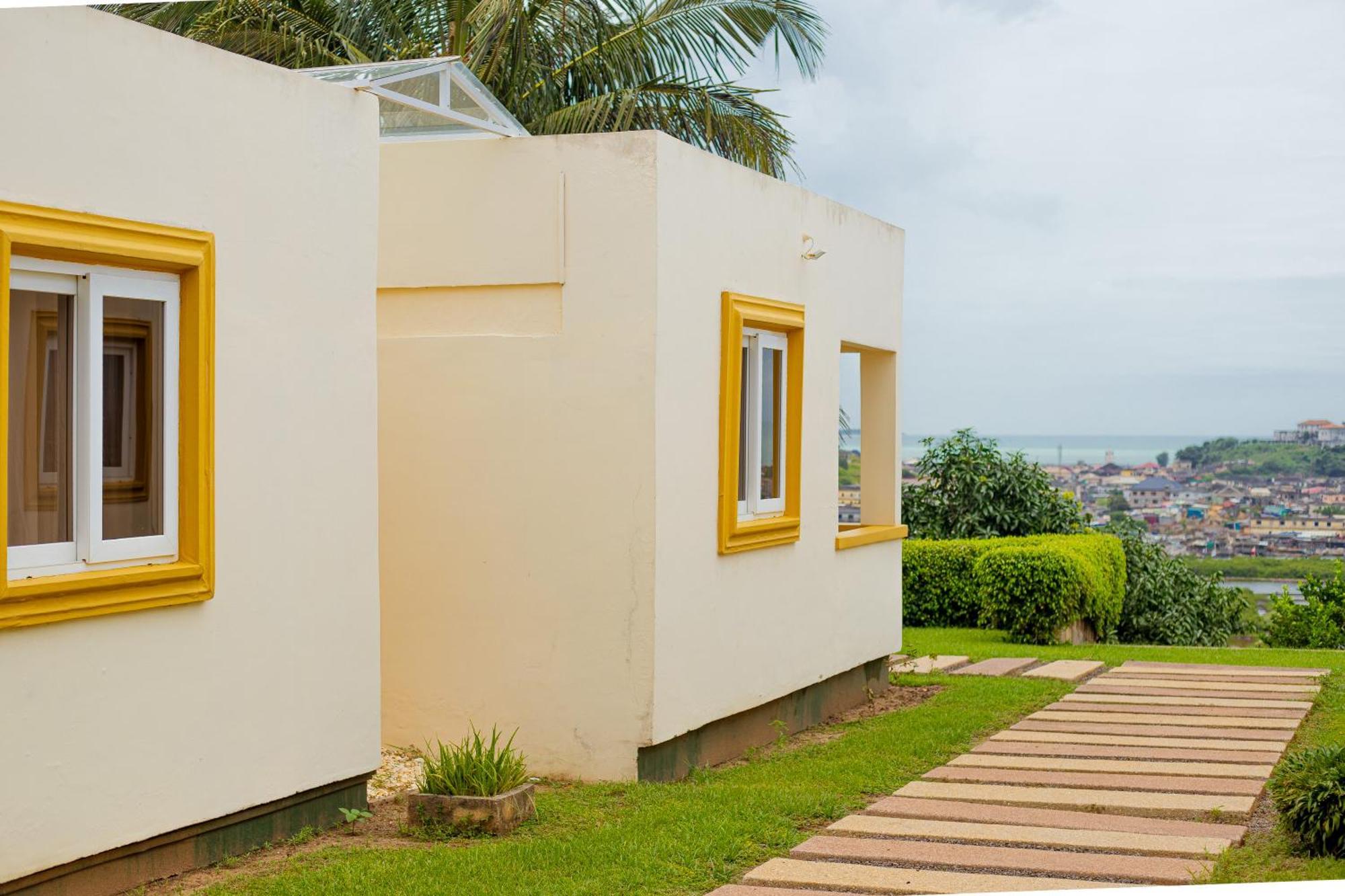Golden Hill Parker Hotel Elmina Exterior photo