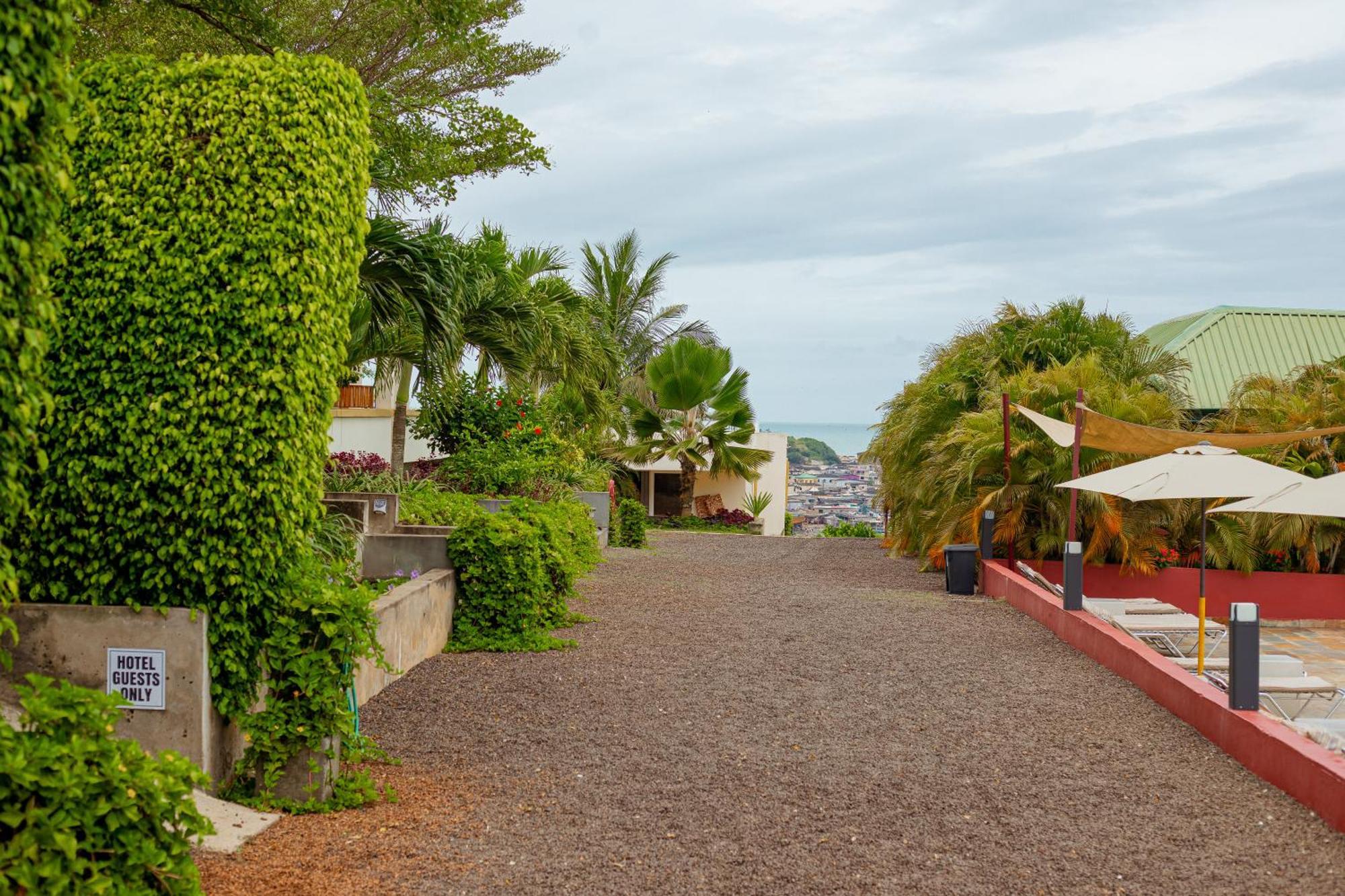 Golden Hill Parker Hotel Elmina Exterior photo