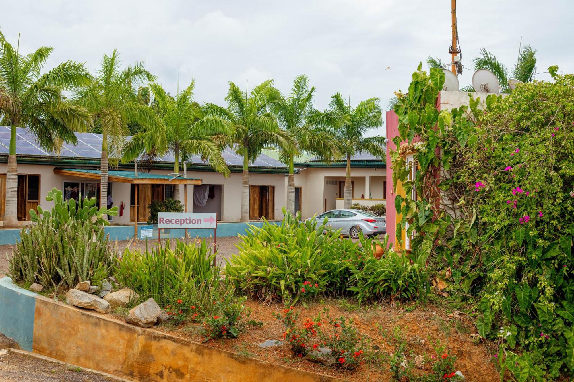 Golden Hill Parker Hotel Elmina Exterior photo