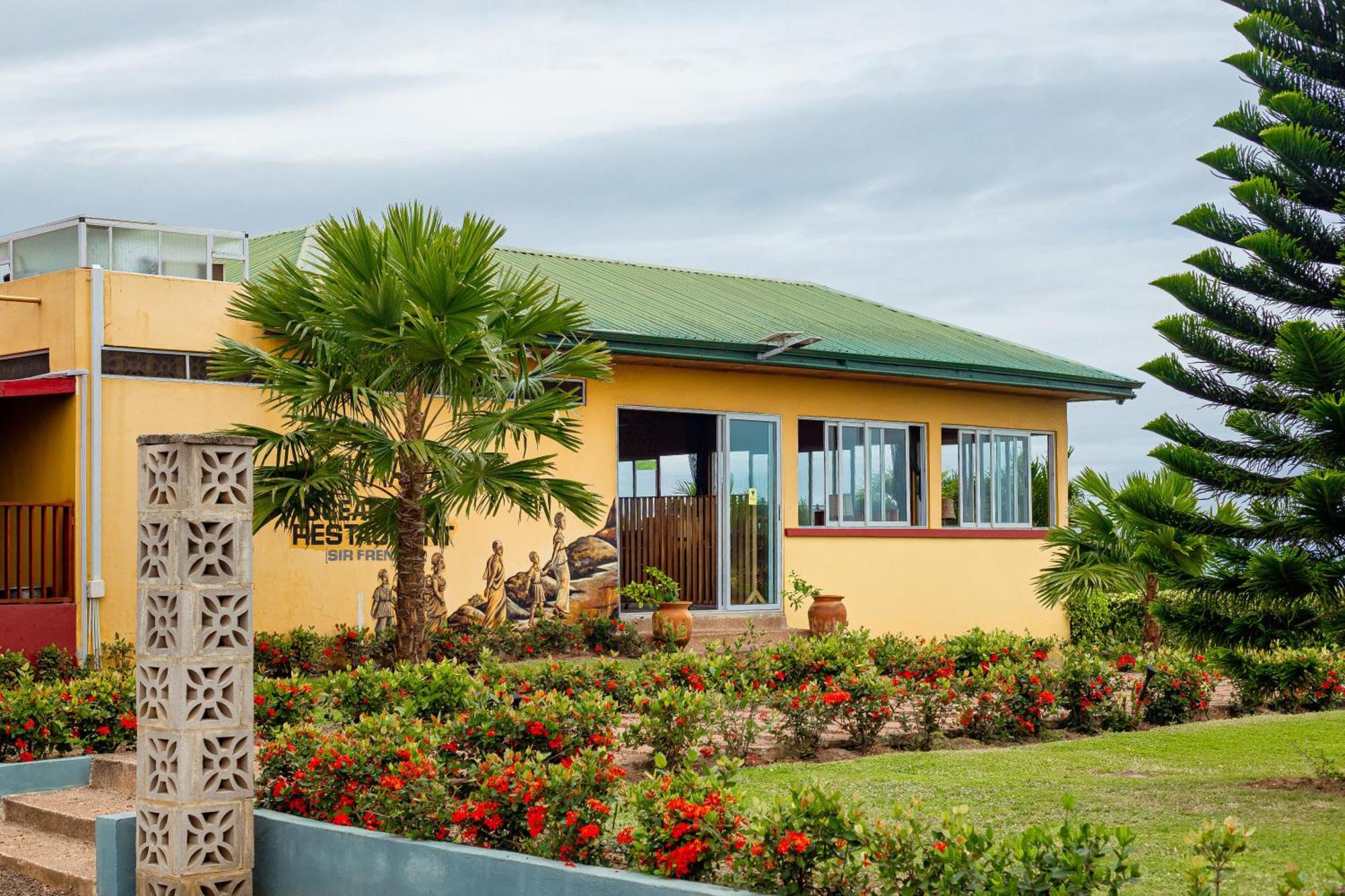 Golden Hill Parker Hotel Elmina Exterior photo
