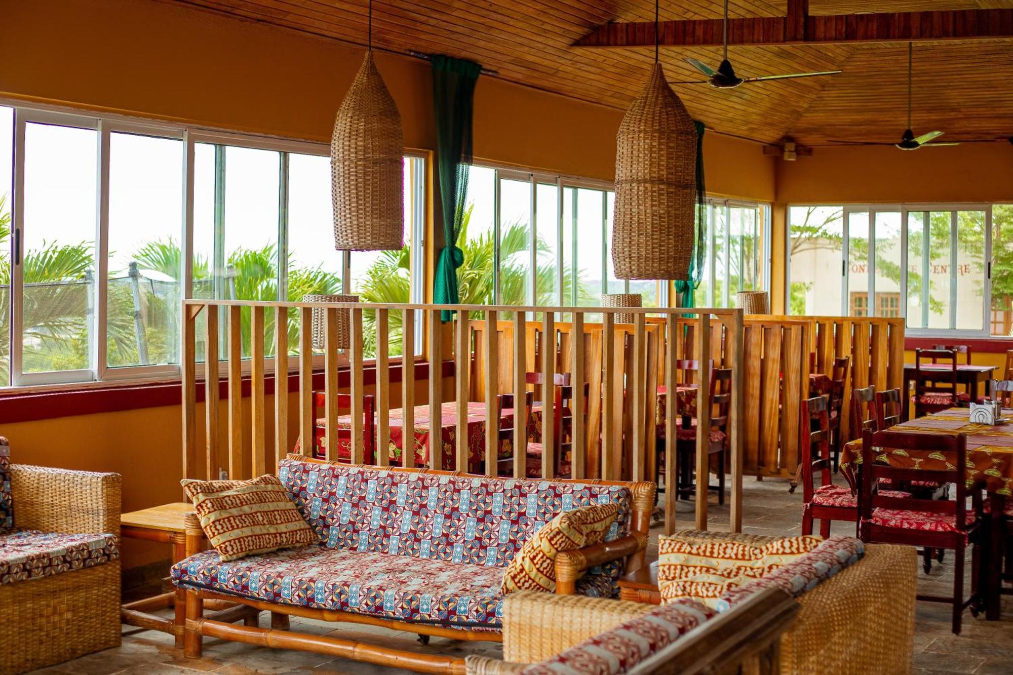 Golden Hill Parker Hotel Elmina Exterior photo