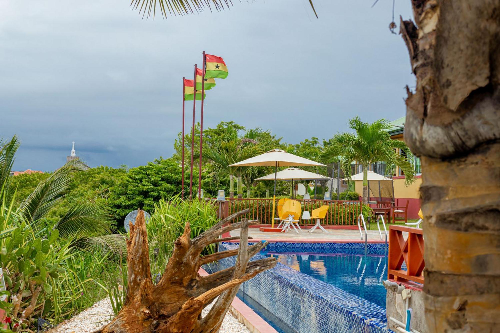 Golden Hill Parker Hotel Elmina Exterior photo