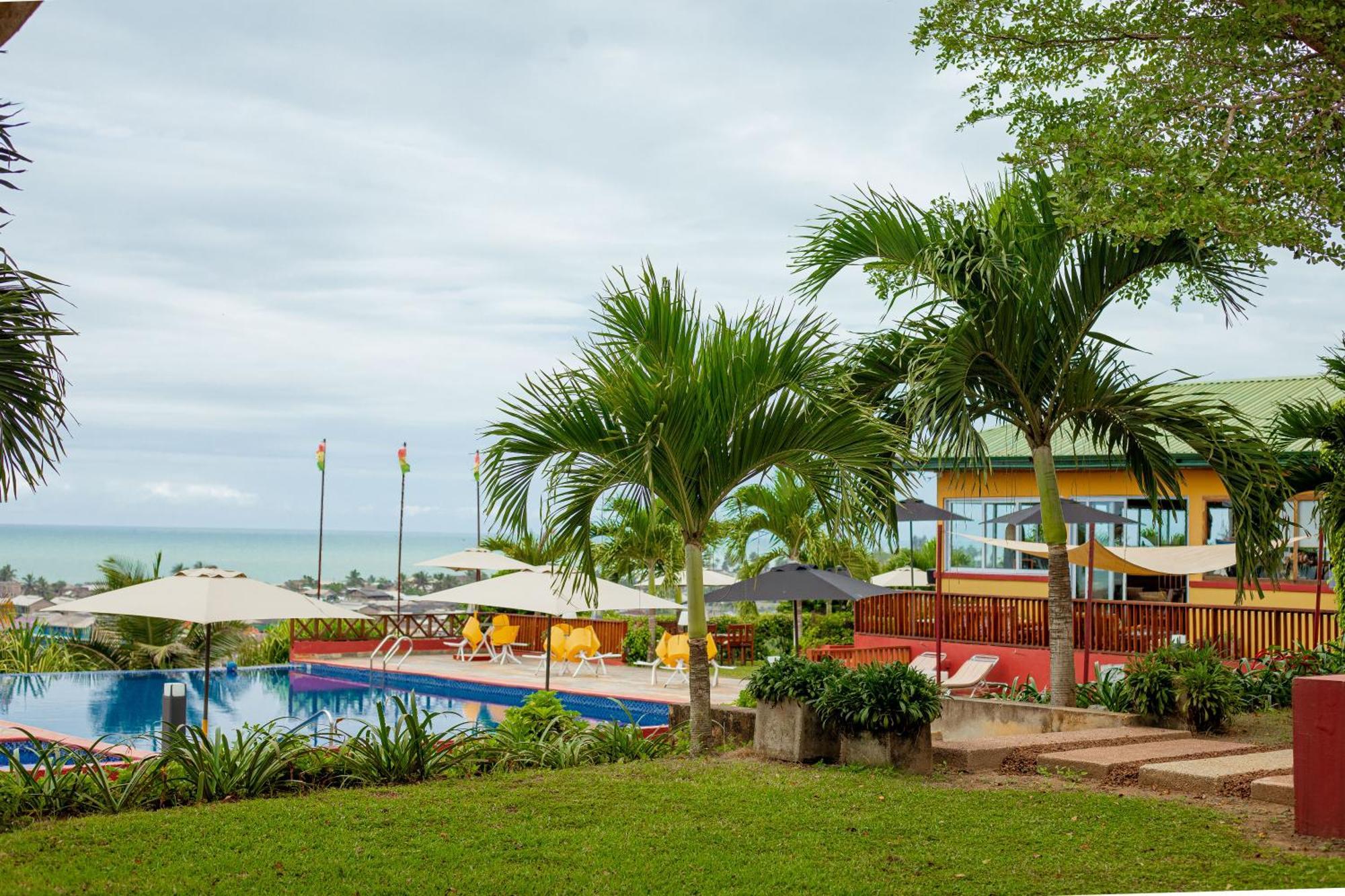 Golden Hill Parker Hotel Elmina Exterior photo