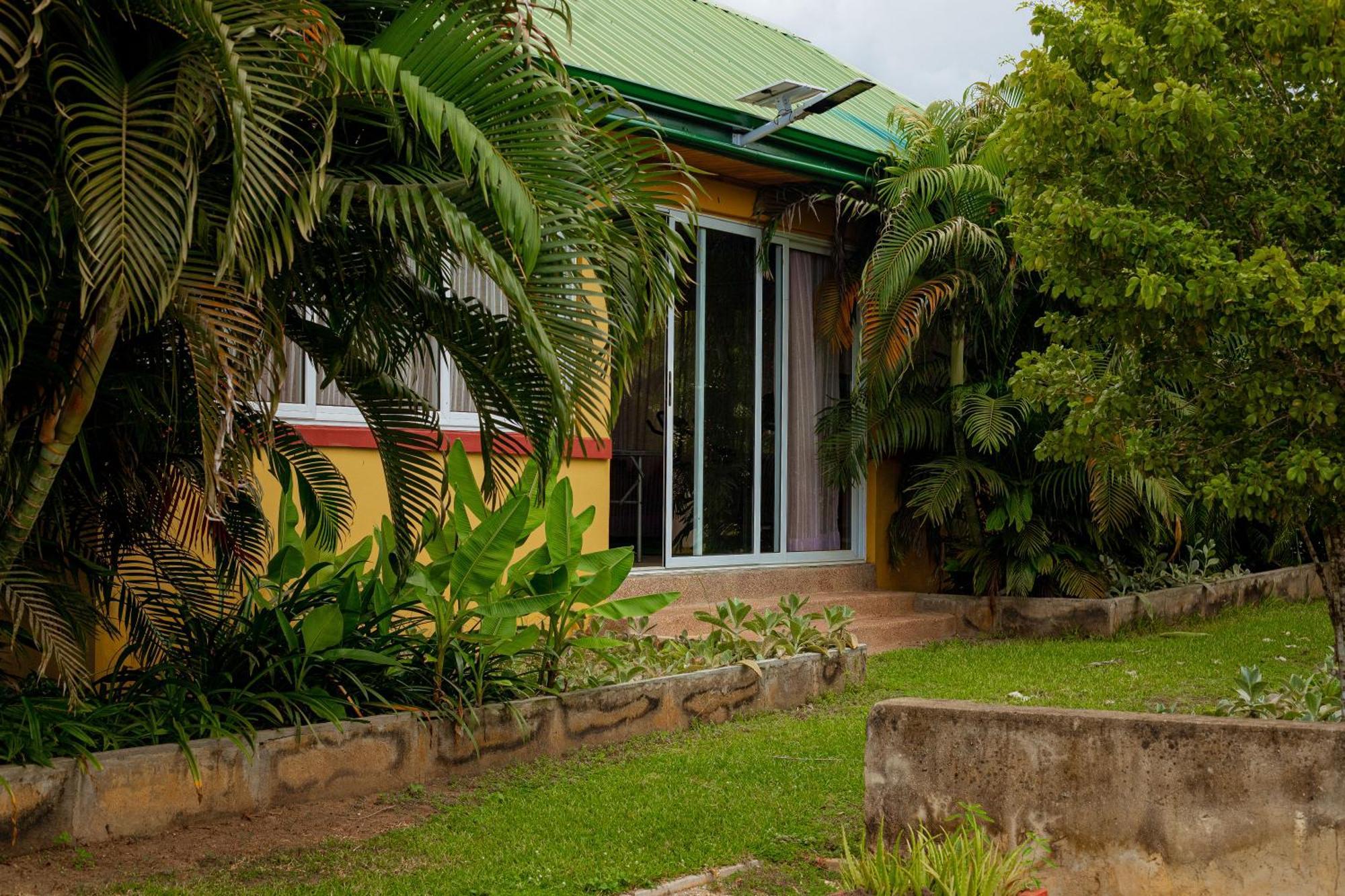 Golden Hill Parker Hotel Elmina Exterior photo
