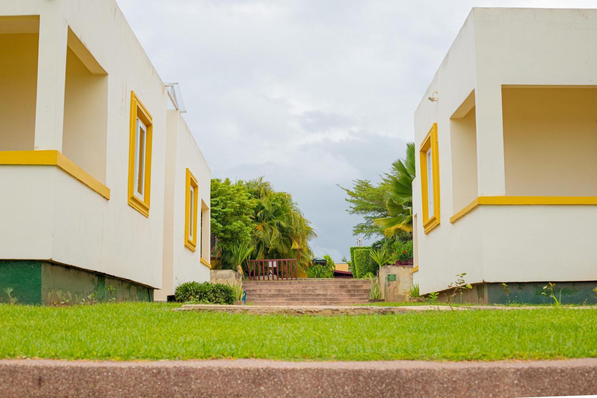Golden Hill Parker Hotel Elmina Exterior photo