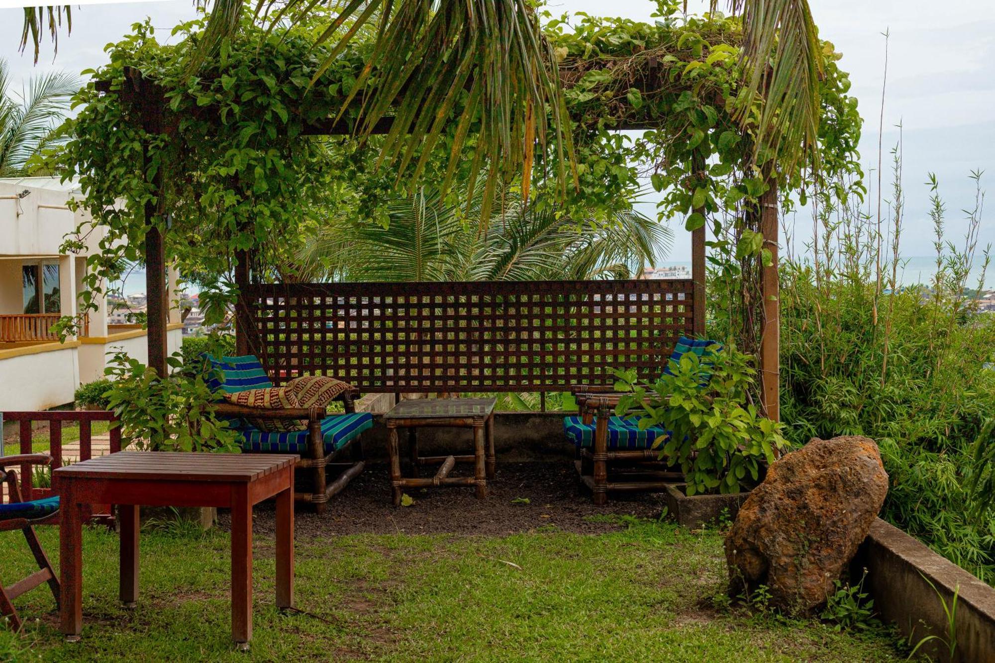 Golden Hill Parker Hotel Elmina Exterior photo