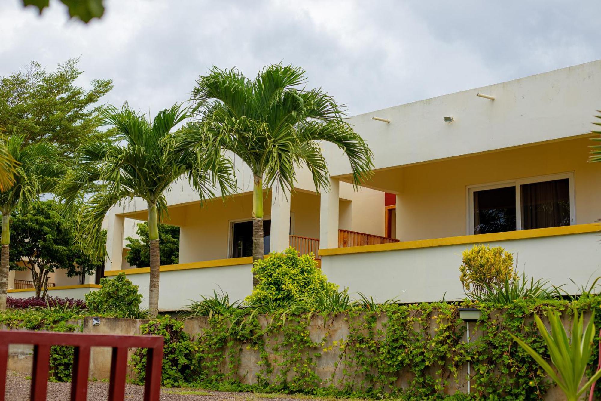 Golden Hill Parker Hotel Elmina Exterior photo