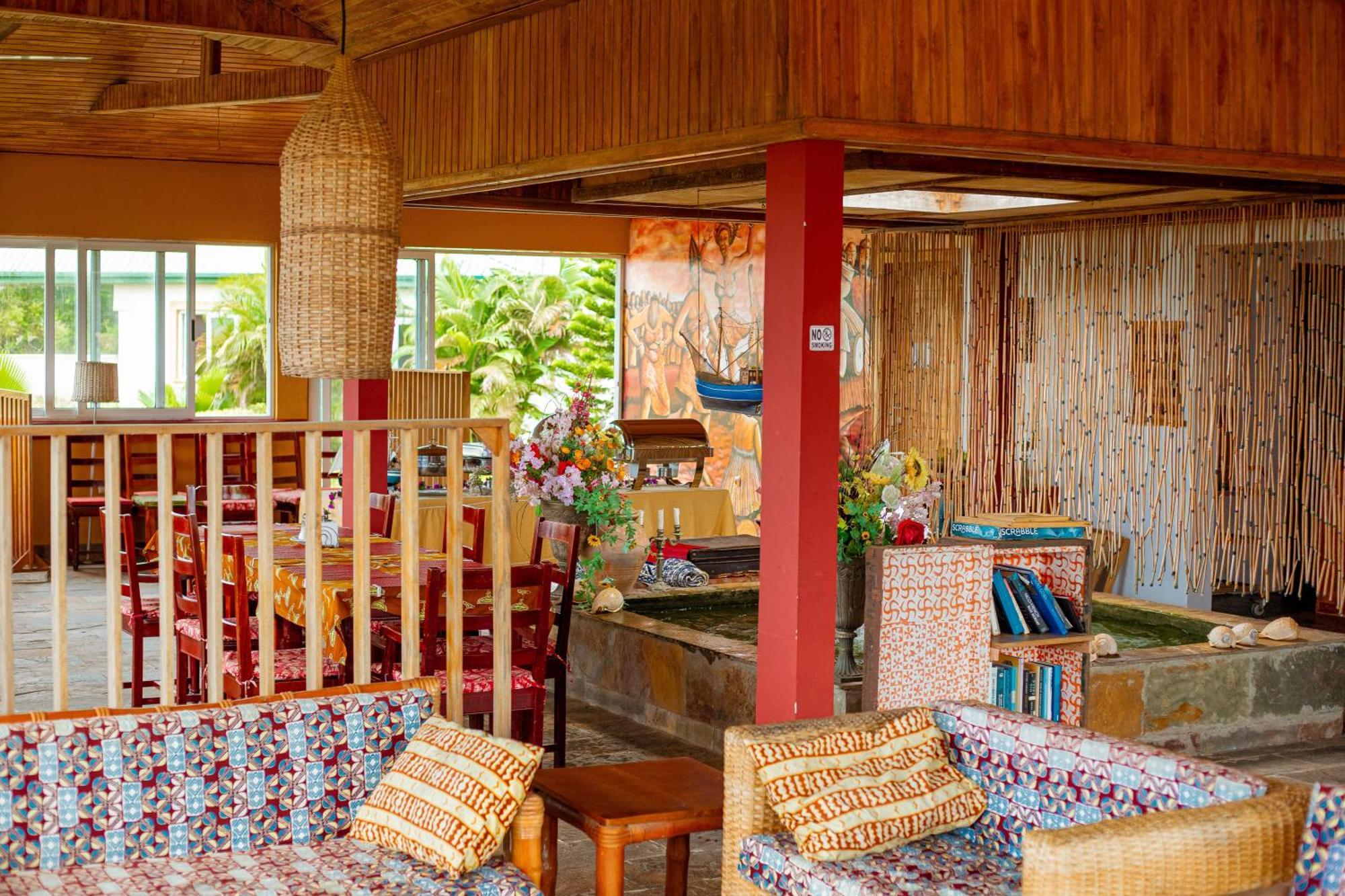 Golden Hill Parker Hotel Elmina Exterior photo