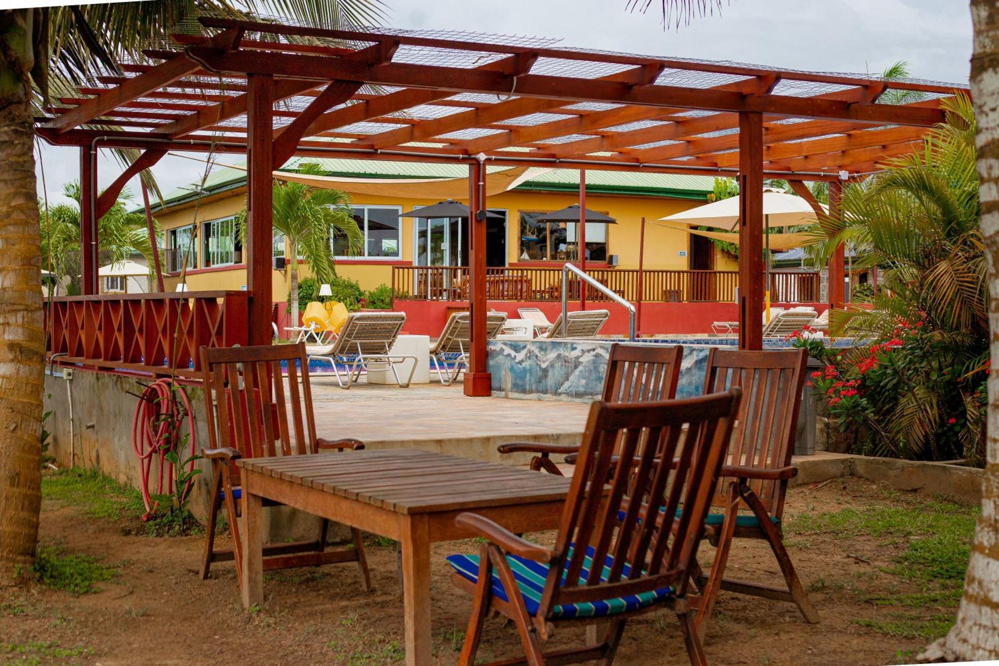 Golden Hill Parker Hotel Elmina Exterior photo