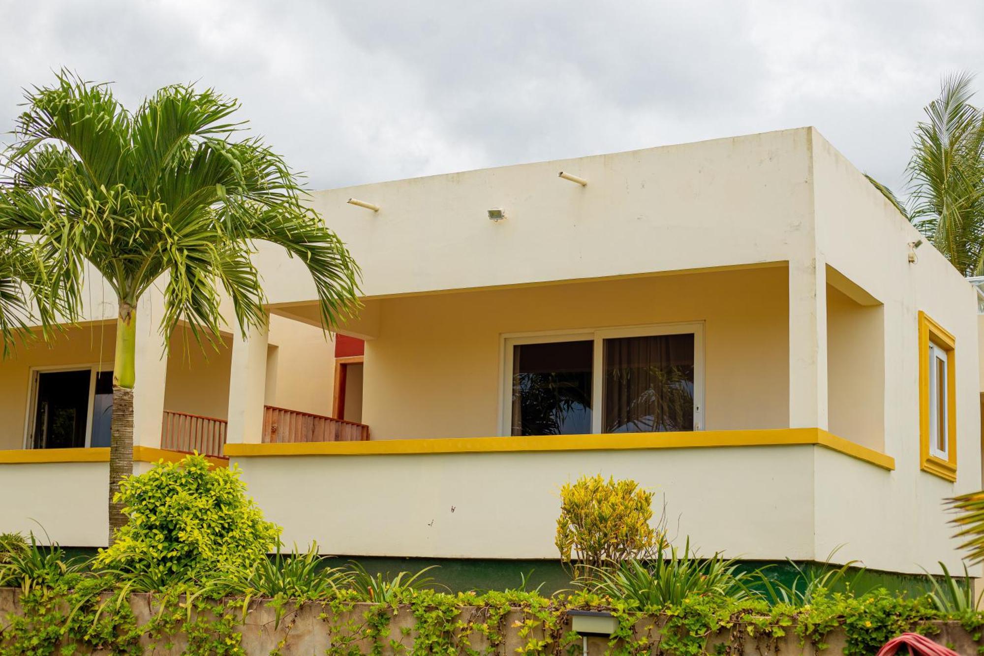 Golden Hill Parker Hotel Elmina Exterior photo