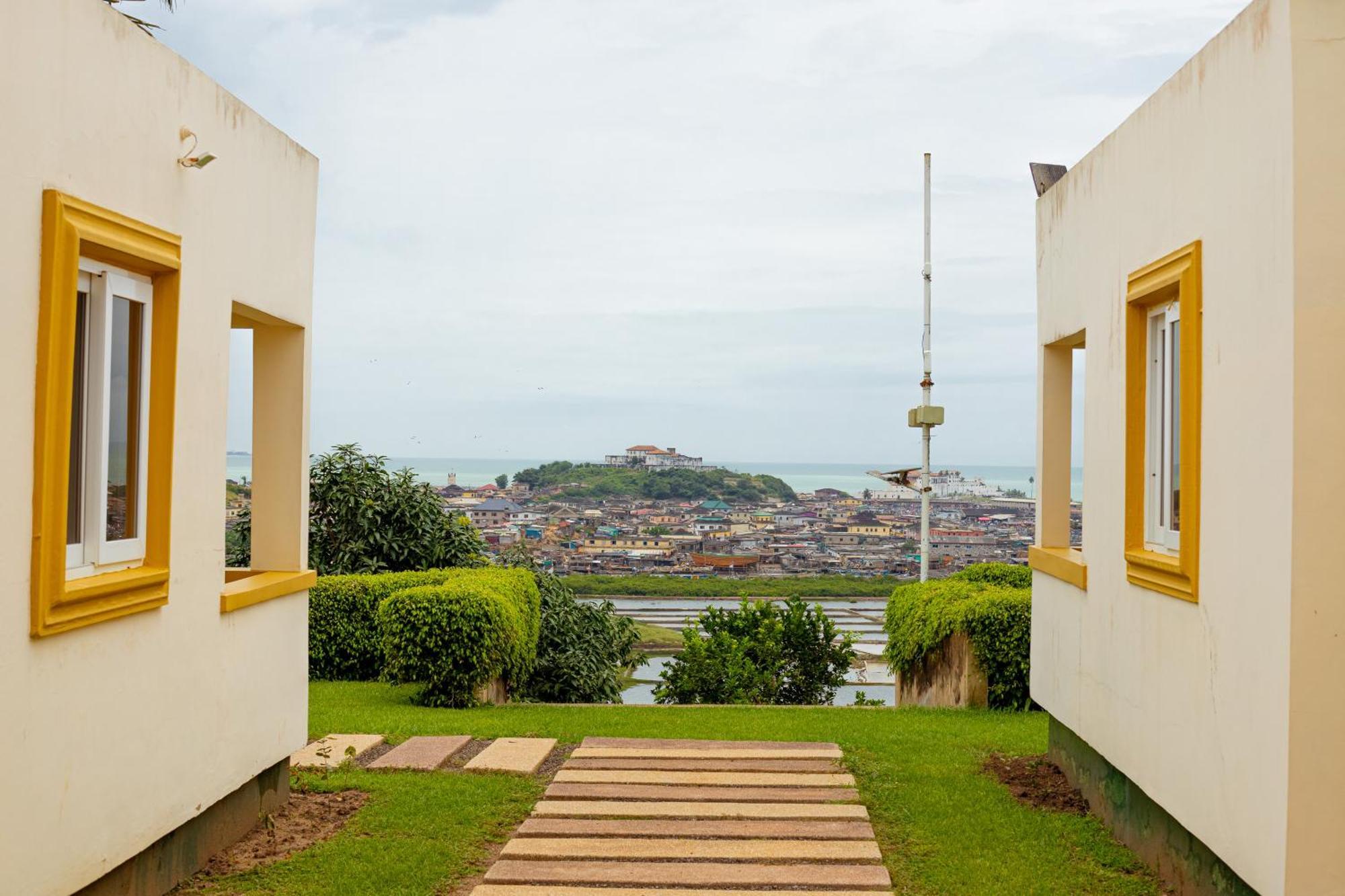 Golden Hill Parker Hotel Elmina Exterior photo