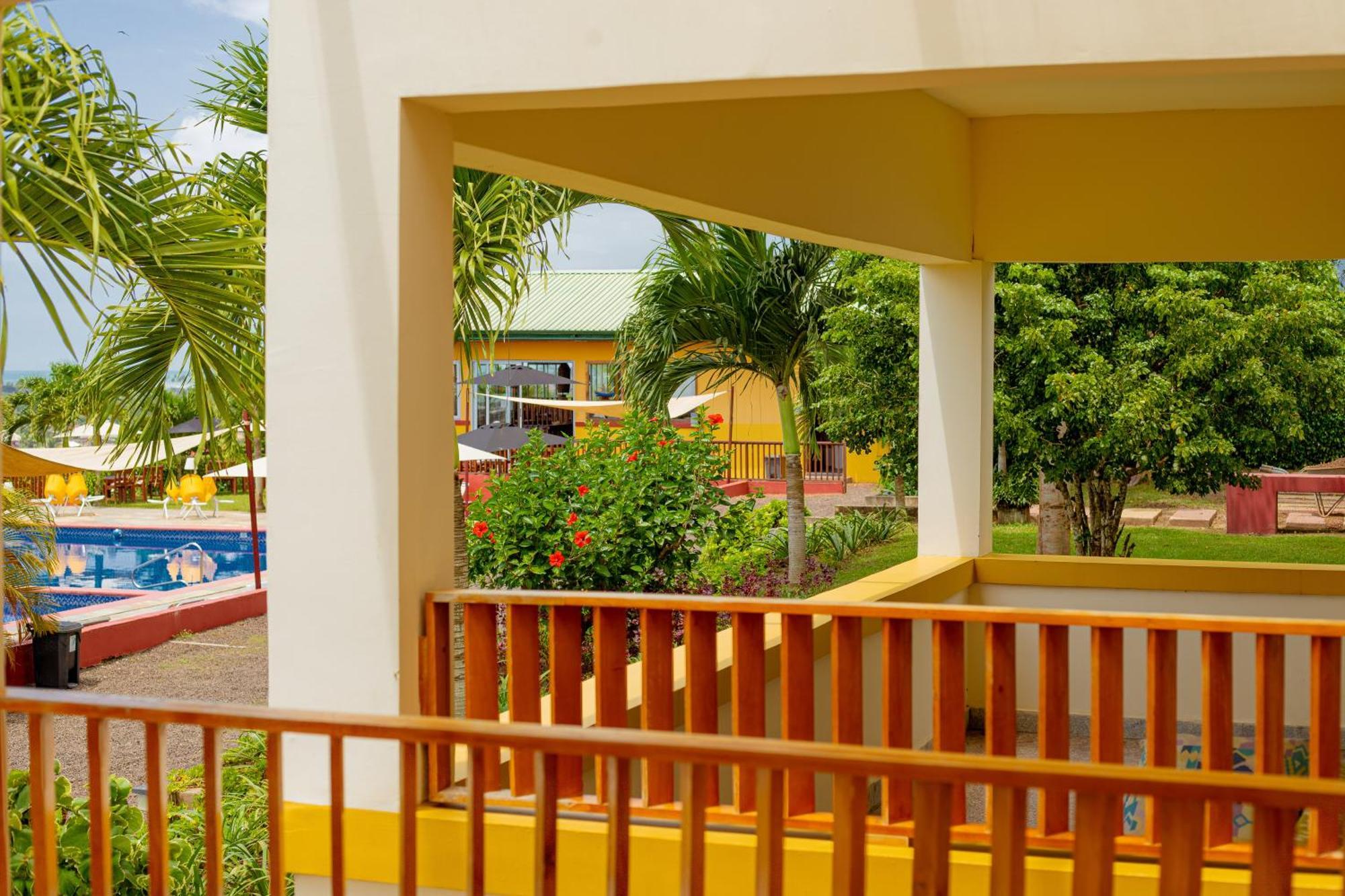 Golden Hill Parker Hotel Elmina Exterior photo