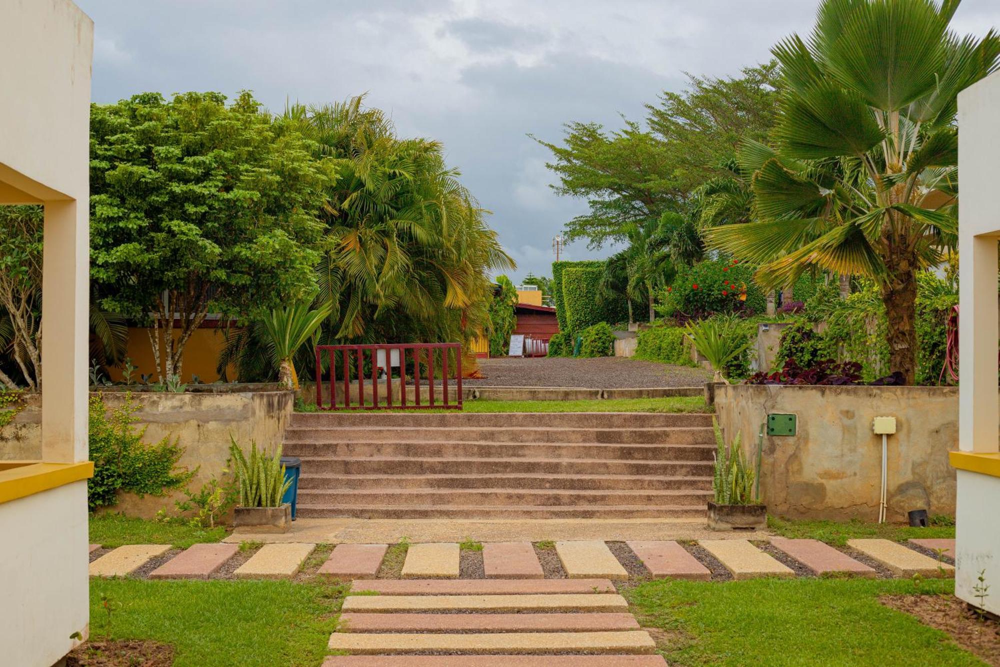 Golden Hill Parker Hotel Elmina Exterior photo