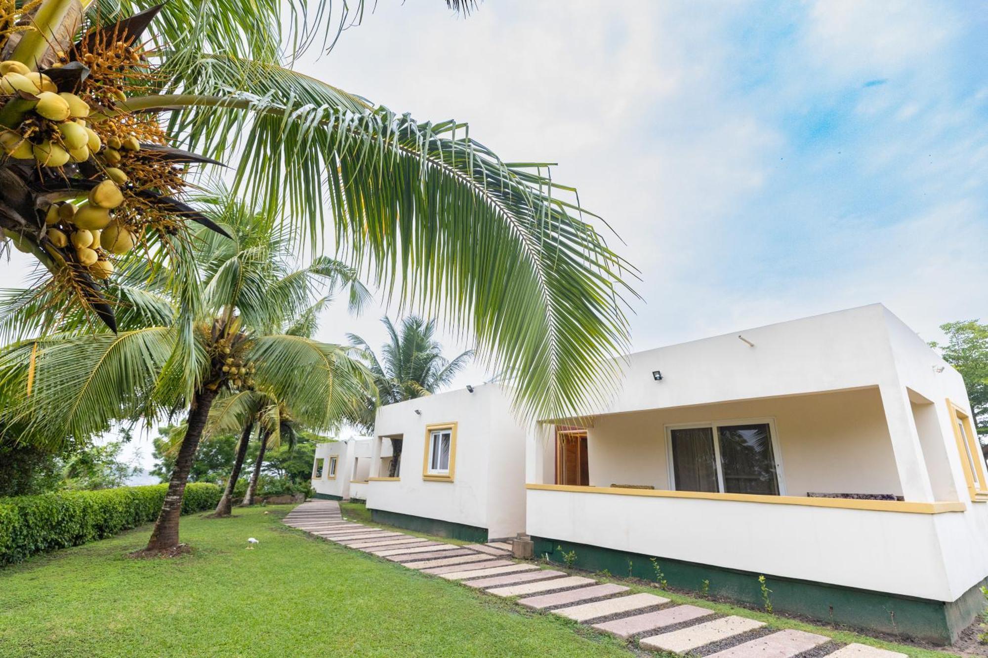 Golden Hill Parker Hotel Elmina Exterior photo