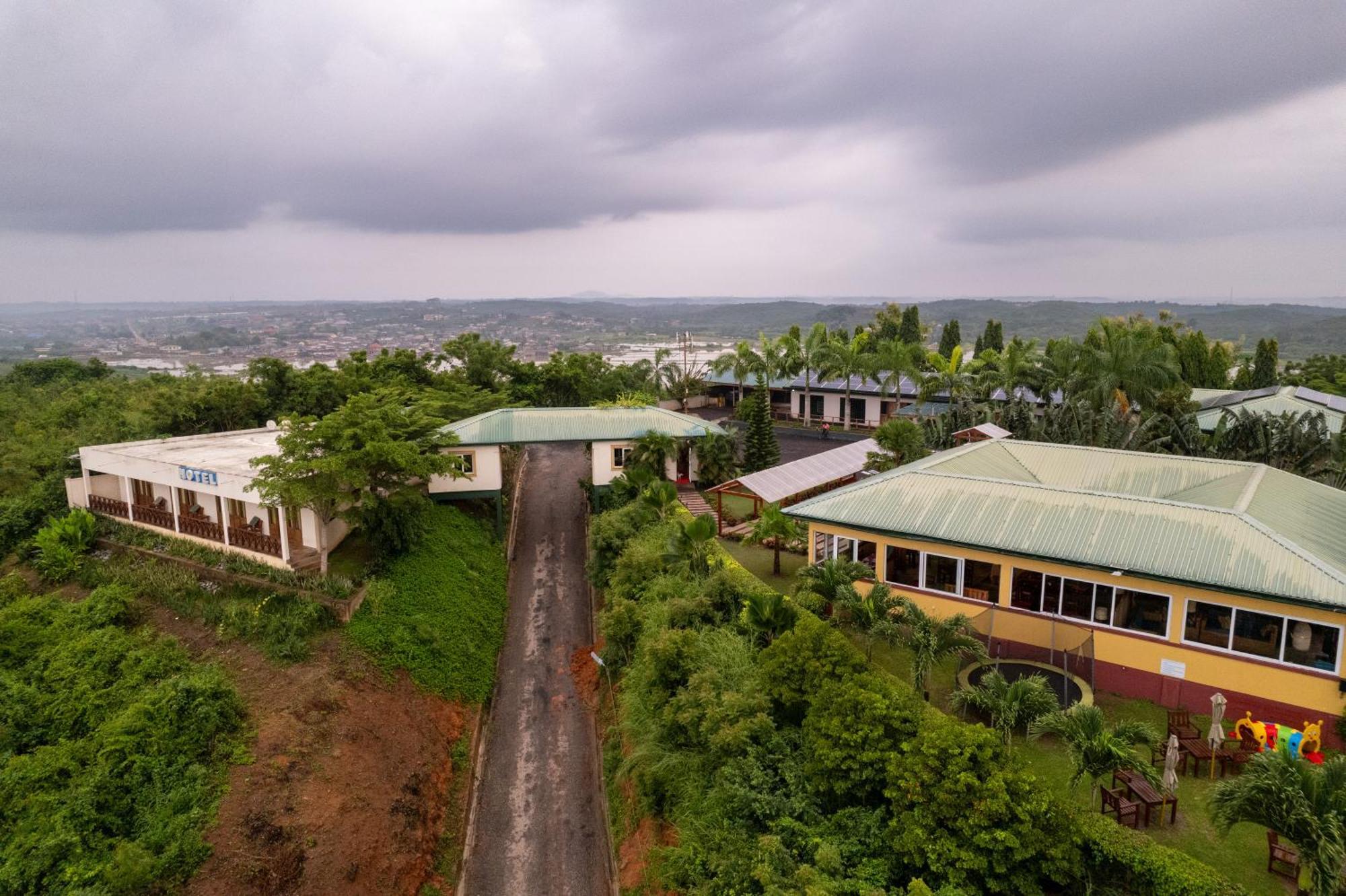 Golden Hill Parker Hotel Elmina Exterior photo