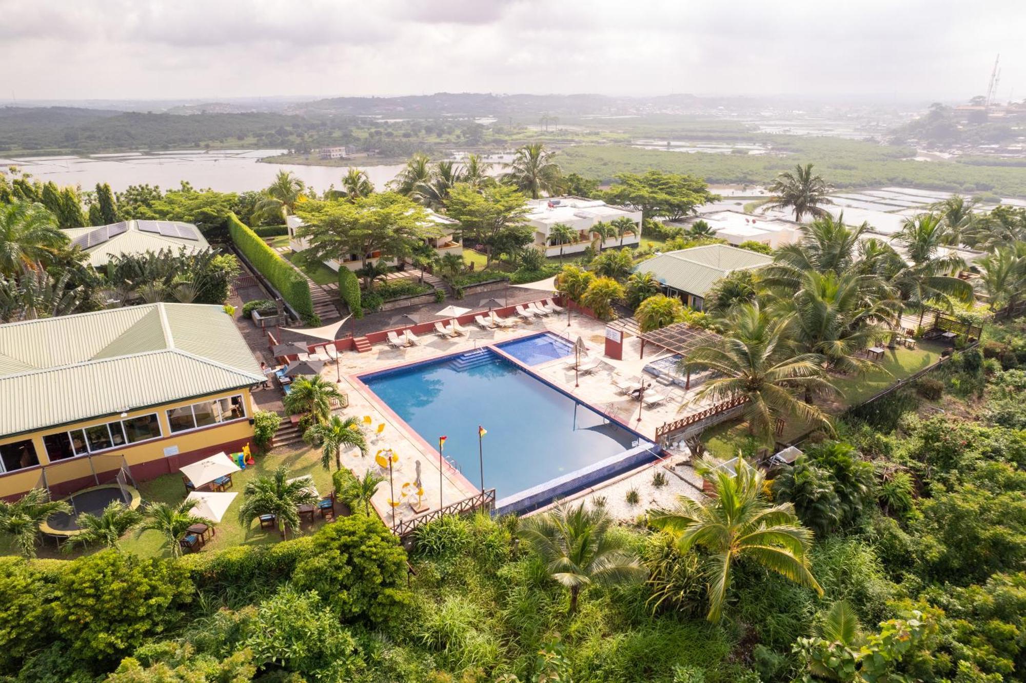Golden Hill Parker Hotel Elmina Exterior photo
