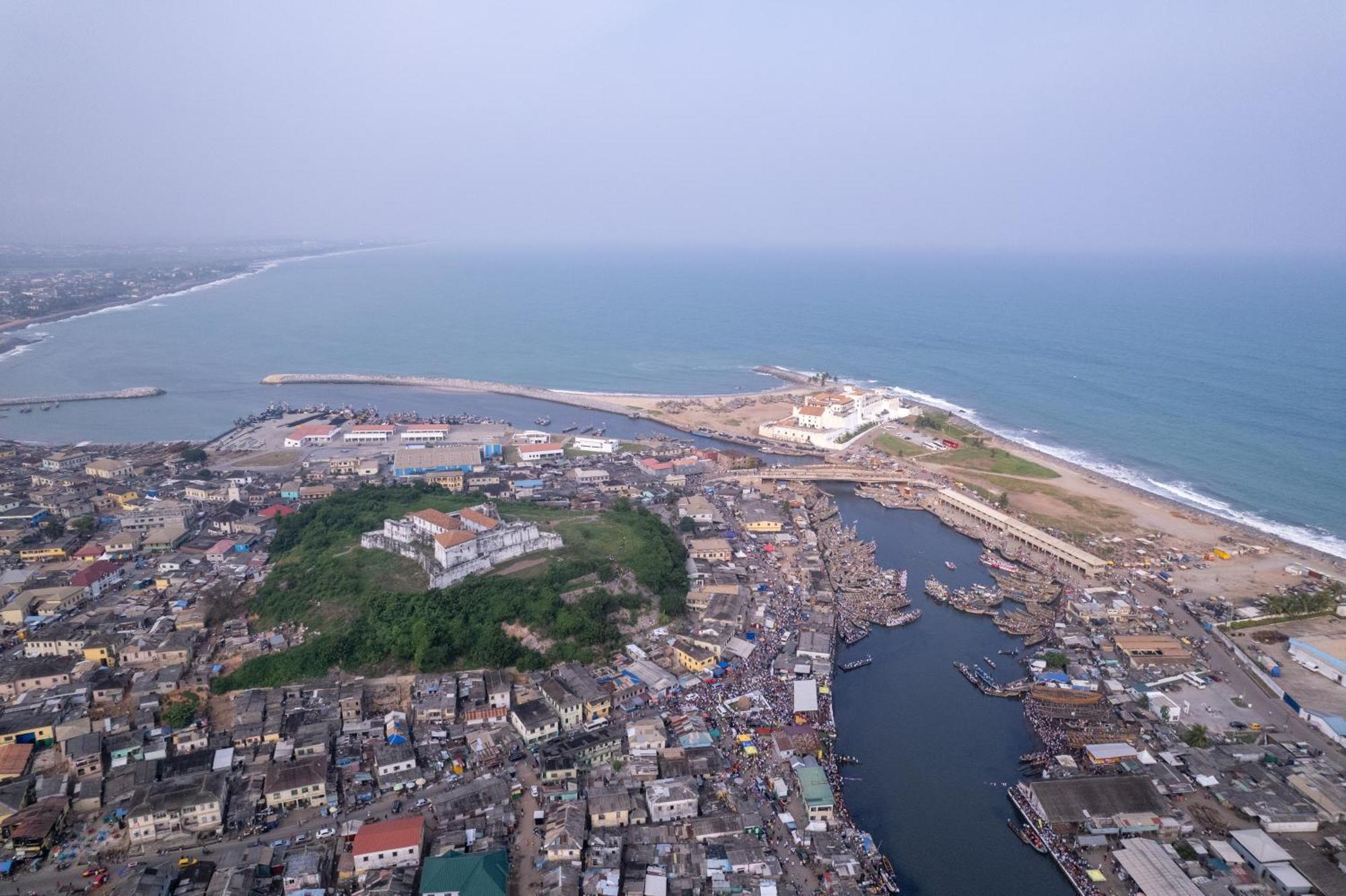 Golden Hill Parker Hotel Elmina Exterior photo