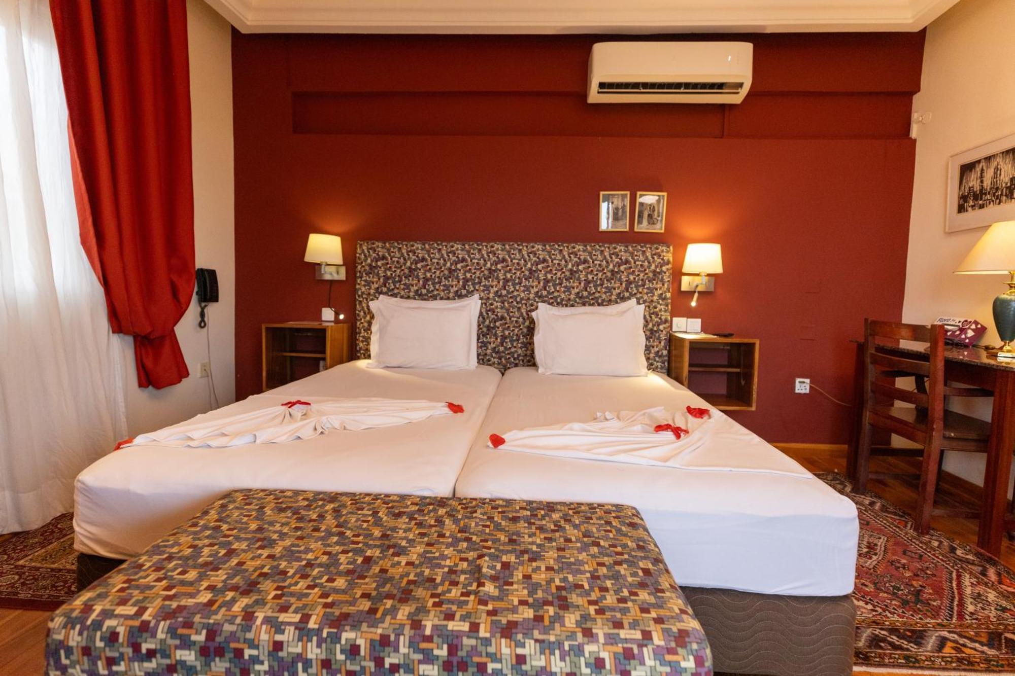 Golden Hill Parker Hotel Elmina Exterior photo